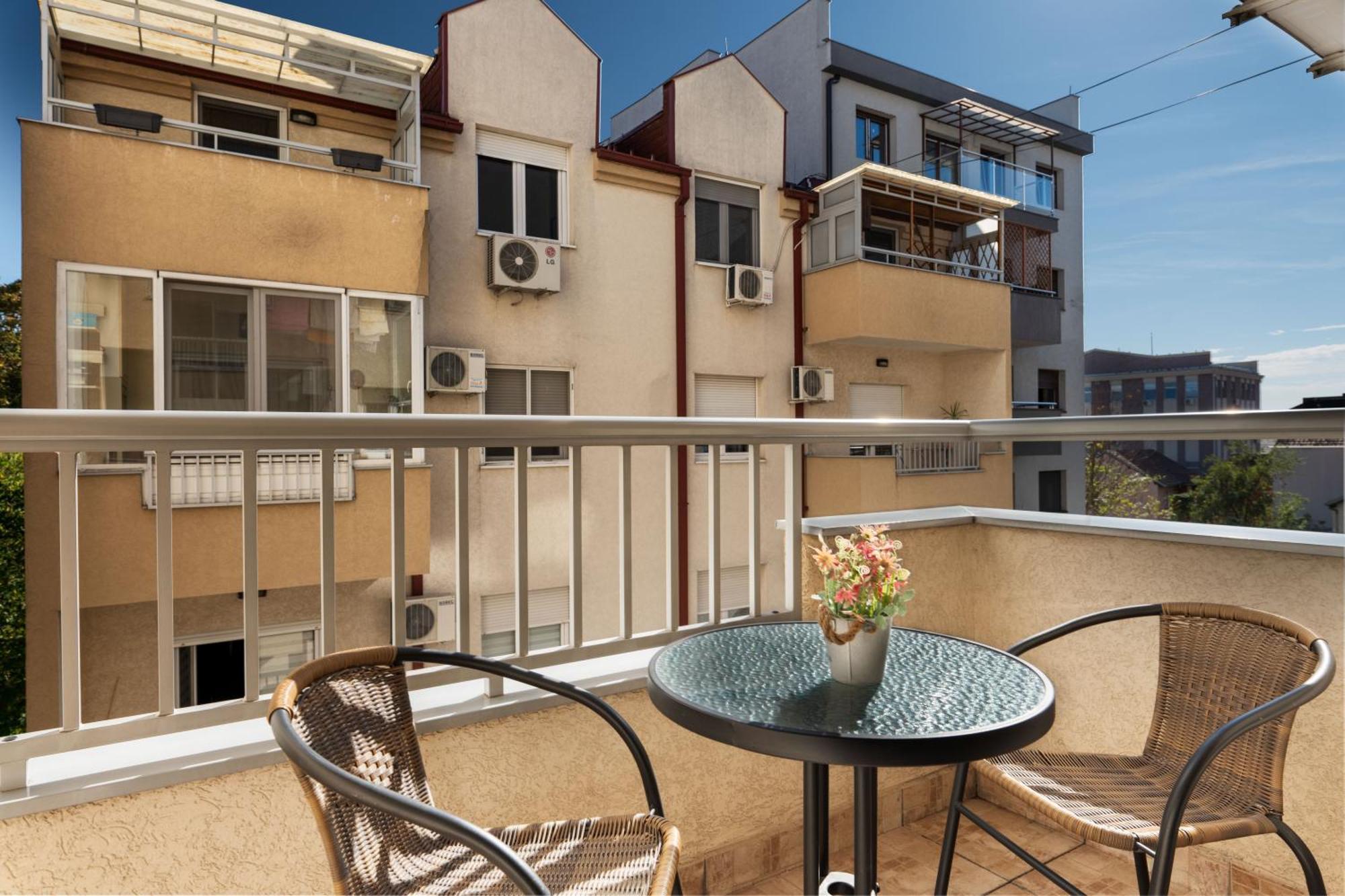Harizma Apartmani Kragujevac Exterior foto